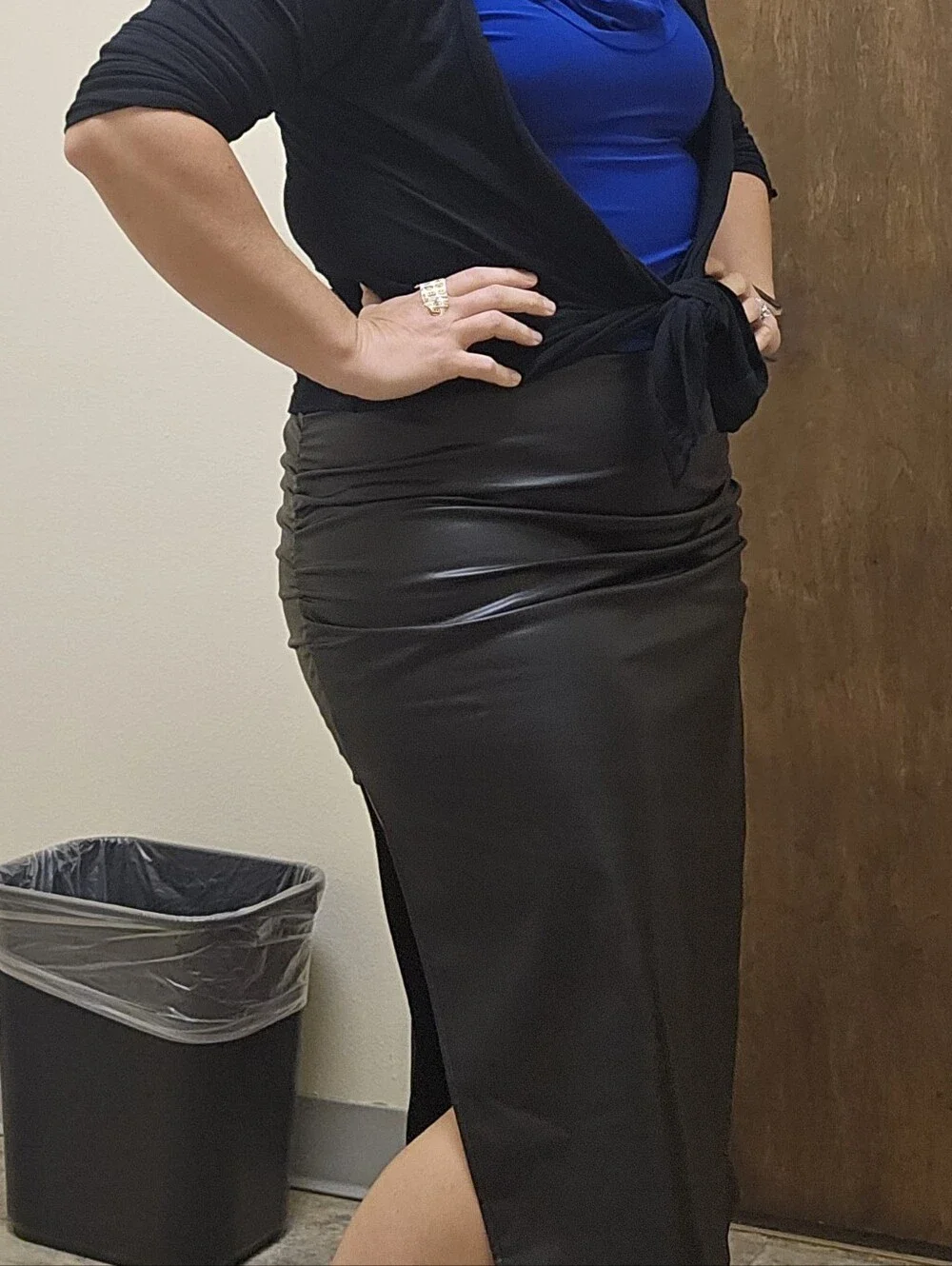Halara Black High Waisted Tummy Control Ruched Curve Hem Skirt - Picture 13 of 13